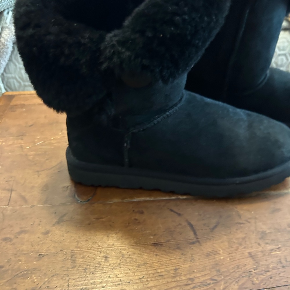 Size 8, black Bailey Button Ugg Boots